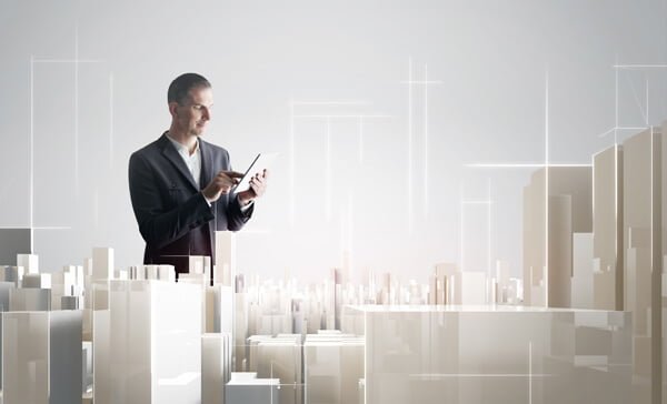 CEO de la empresa con un uniforme a medida